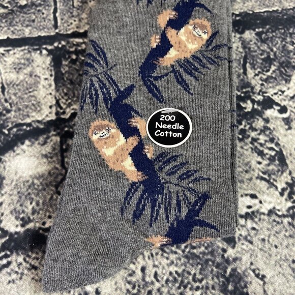 Fun Circle Men's Gray Sloth Sox size 10-13 Crew Socks 1 Pair Shoe sz 6-12 - Picture 2 of 7